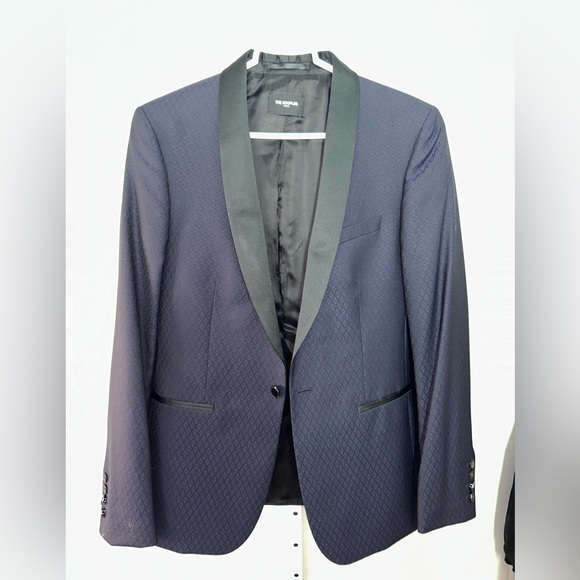 THE KOOPLES Stylish Men's Navy Blazer with Black Lapel Beautiful detailing!!!!